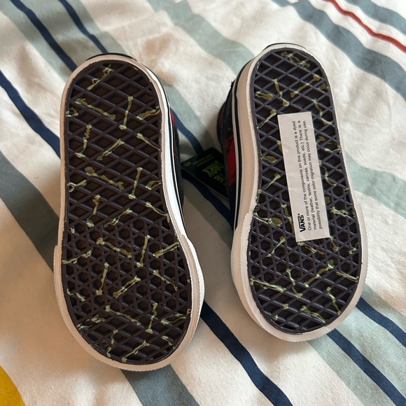 Vans Toddler Size 5 Hi-Top - Red & Black Glow-in-the-Dark Skeleton Edition - Picture 5 of 6
